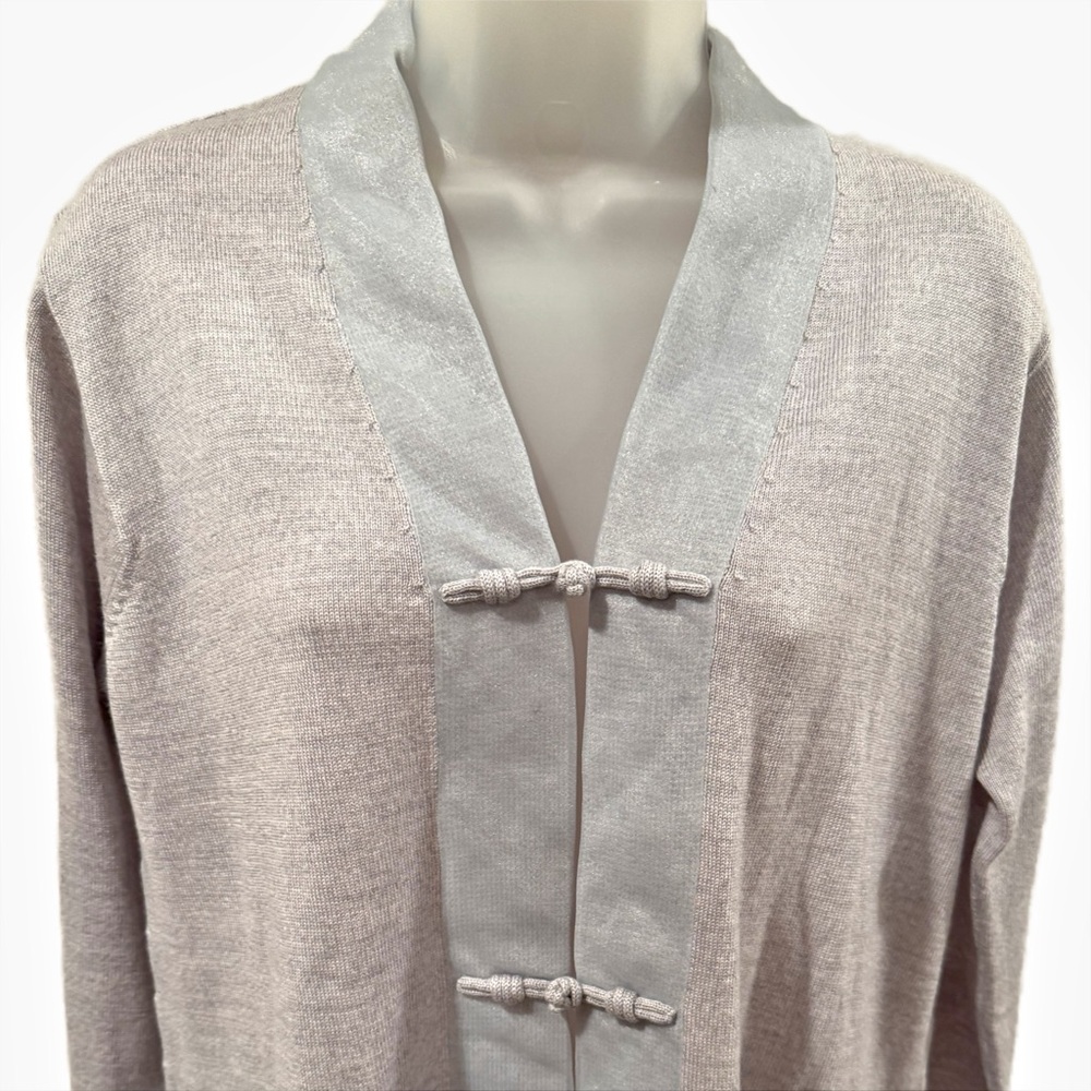 Shanghai Tang | 100% Merino Wool Frog Closure Cardigan - Picture 3 of 7